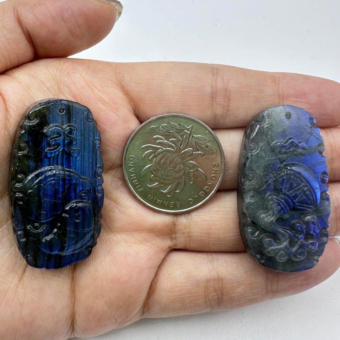 Zodiac Labradorite Plate, Antique-Style Zodiac Carving with Labradorescence. Zodiac Gemstone Plate, Natural Labradorite Sculpture