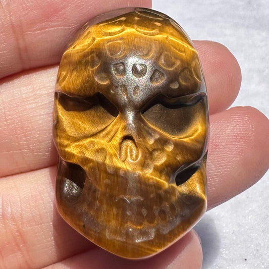 High-quality Tiger's Eye Masked Skull Carving, Natural Tiger Eye Carvings, Skull Carving, Spiderman Masked Skull Sculpture