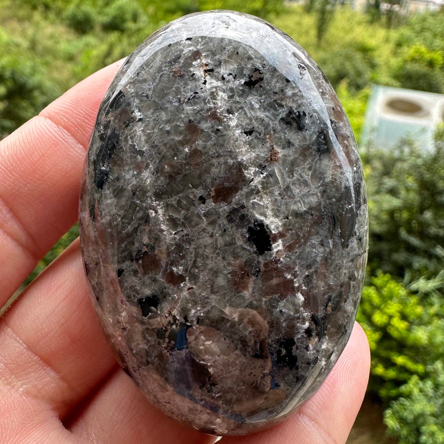 Natural Yooperlite Palm Stone, Fluorescent Syenite Worry Stone, UV-reactive Crystal