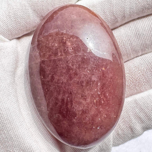 Natural Strawberry Quartz Oval Shape Palm Stones, 5.5-6.5cm/2.17-2.56in Crystal Palm Stone, Worry Stone