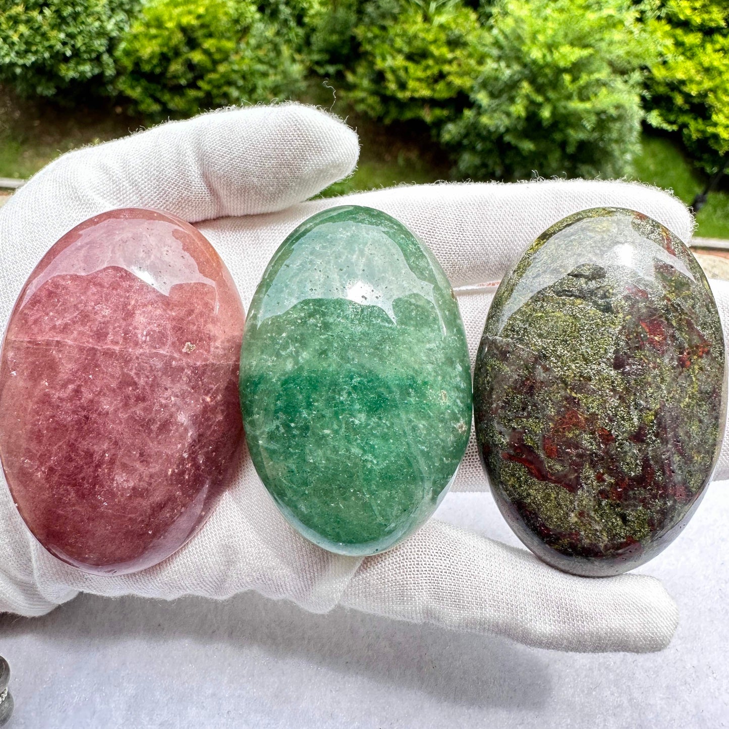 Natural Green Strawberry Quartz Oval Shape Palm Stones, 5.5-6.5cm/2.17-2.56in Crystal Palm Stone, Worry Stone