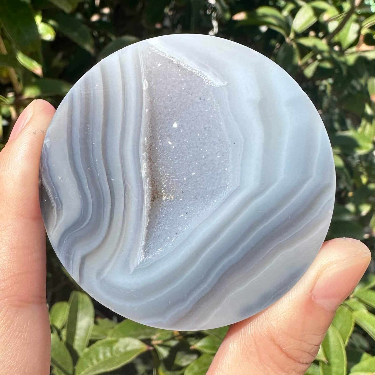 Natural Round Agate Slice with Geodes, Agate Carving with Geodes