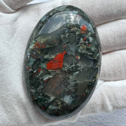 Natural African Bloodstone Oval Shape Palm Stones, Heliotrope, 5.5-6.5cm/2.17-2.56in Crystal Worry Stone