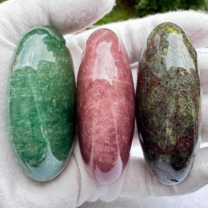 Natural Green Strawberry Quartz Oval Shape Palm Stones, 5.5-6.5cm/2.17-2.56in Crystal Palm Stone, Worry Stone