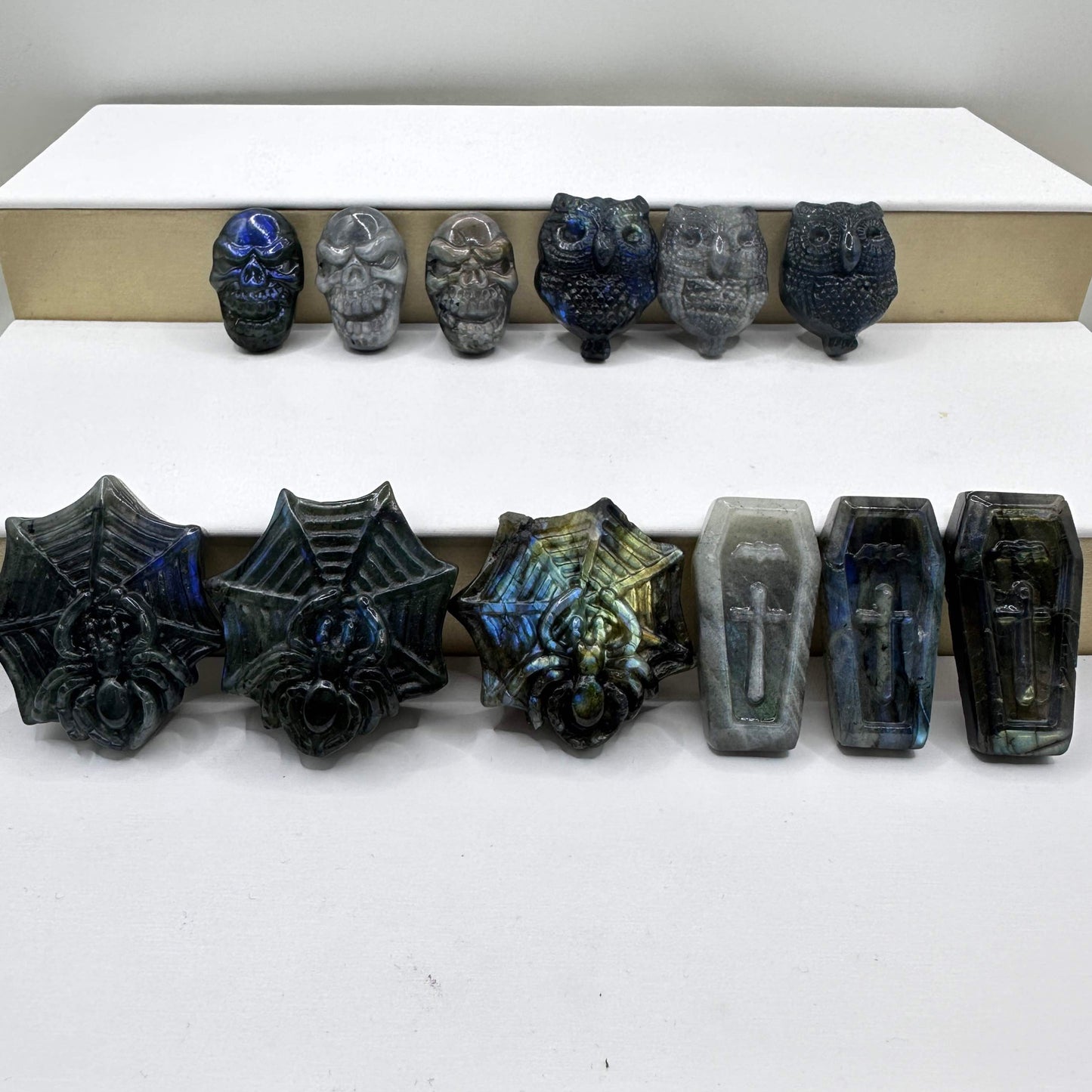 Natural Labradorite Spider Carvings with Glow, Labradorite Animal Sculptures, Spider Carving, Halloween-themed Labradorite Figurine