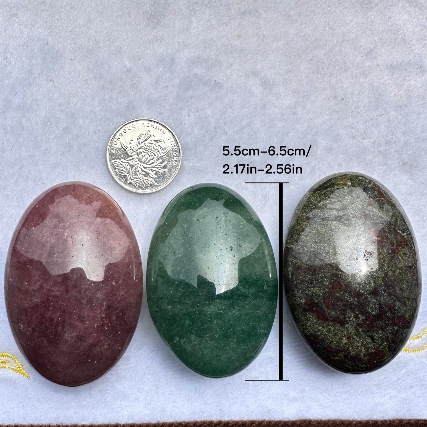 Natural Green Strawberry Quartz Oval Shape Palm Stones, 5.5-6.5cm/2.17-2.56in Crystal Palm Stone, Worry Stone