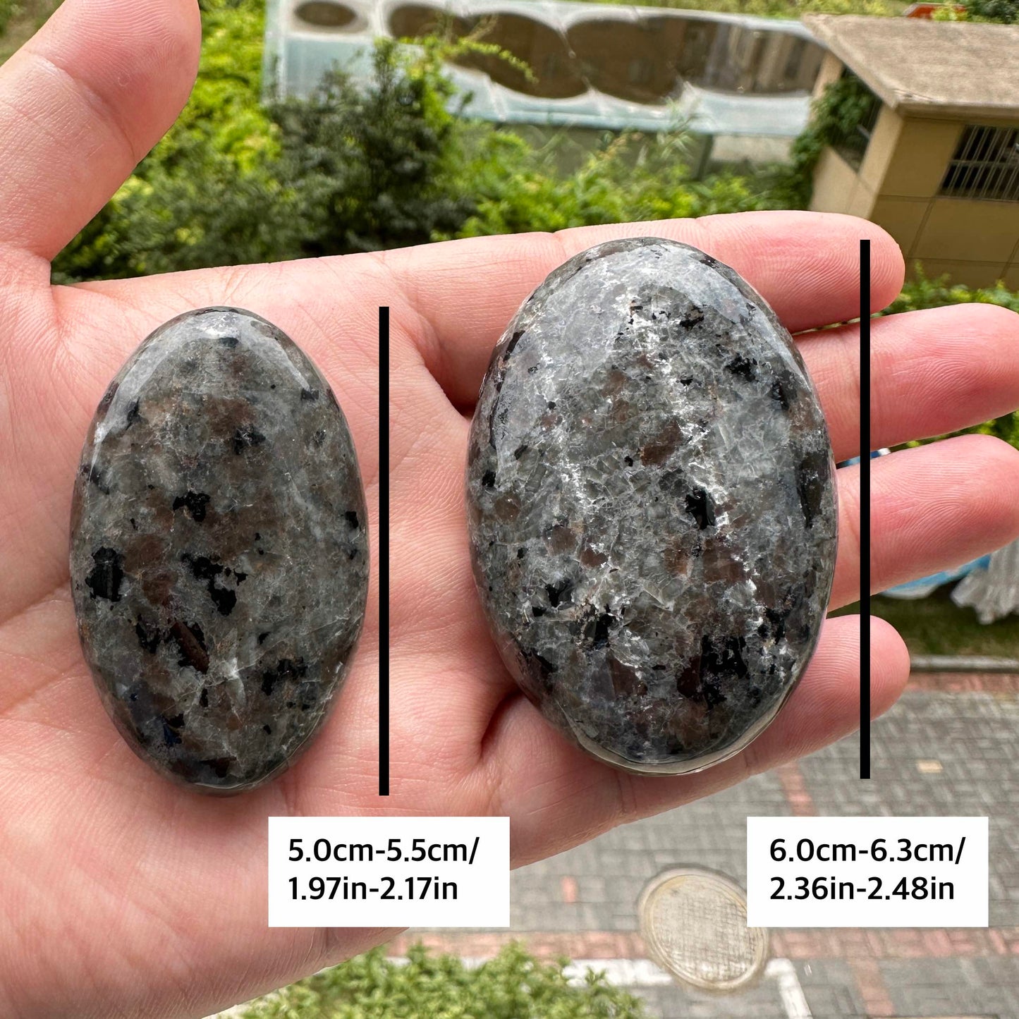 Natural Yooperlite Palm Stone, Fluorescent Syenite Worry Stone, UV-reactive Crystal